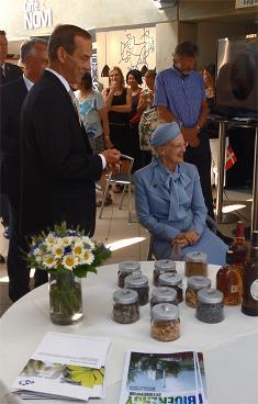 Her Majestry Queen Margrethe and the CEO of AET, Hans Erik Askou.